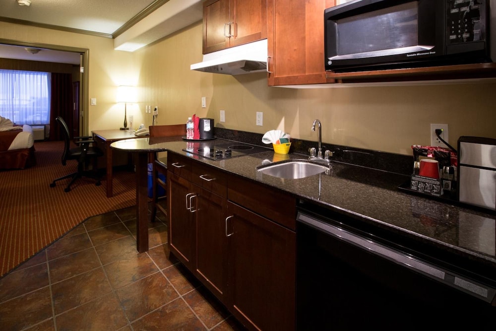 Merit Hotel And Suites 64/66