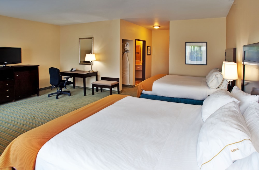 Holiday Inn Express Waterloo-Cedar Falls 19/59
