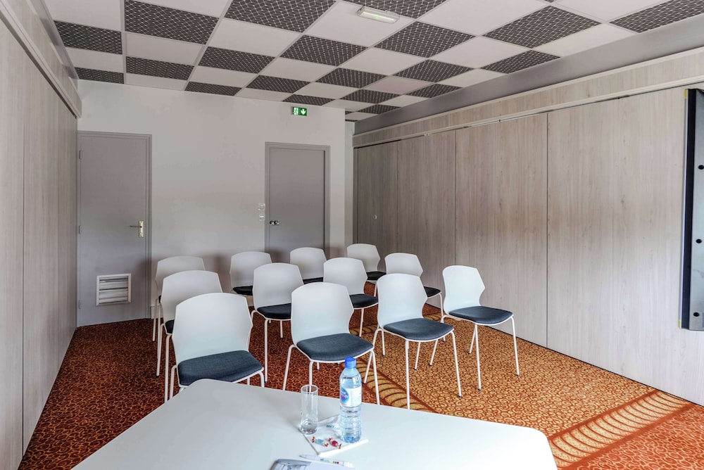 Brit Hotel Rennes Cesson - Le Floreal 58/66