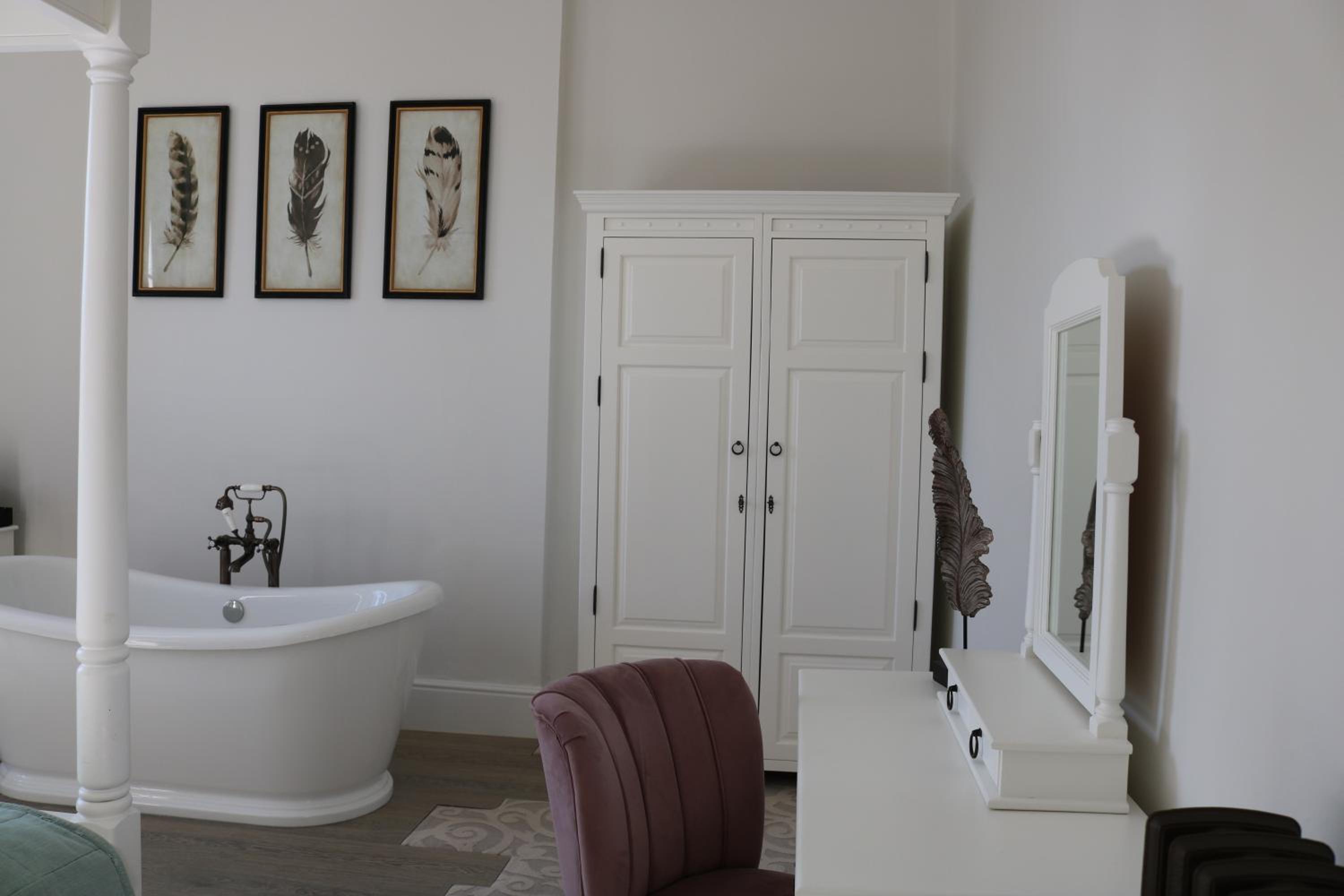 جناح، Bartley Lodge Hotel 8/9