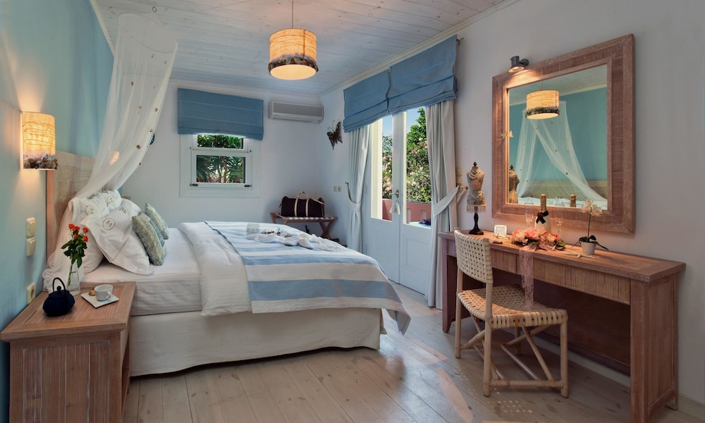 Deluxe, Suite, Queen and Twin Beds, Beach Front، Calypso Villas Zakynthos 2/5
