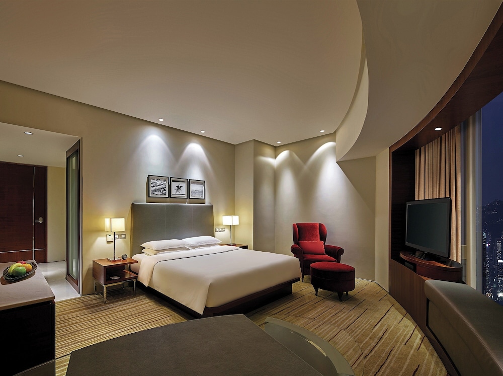 ROOM, KING BED, CORNER