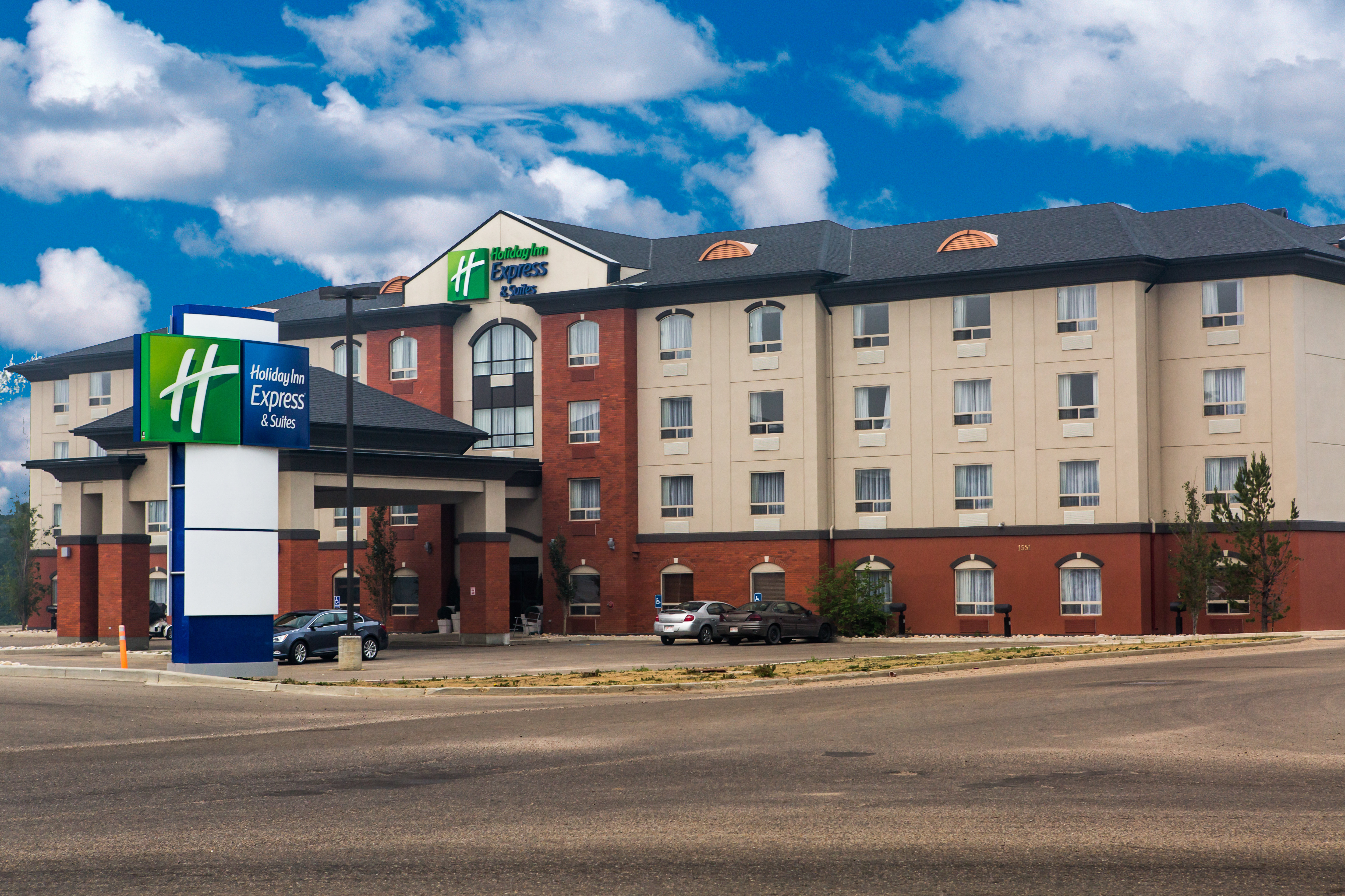 Holiday Inn Express Suites Slave Lake 9/69
