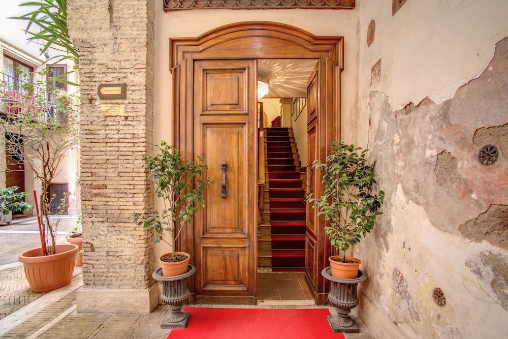 Navona Gallery Suites 2/50