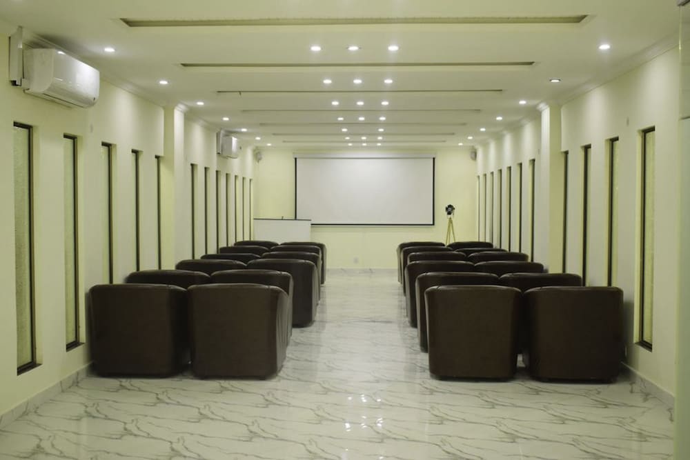 Grand Millennium Hotel Lahore (Local) 35/41