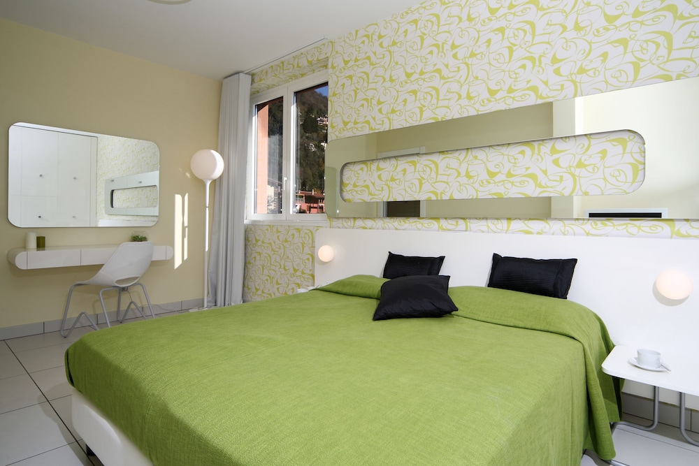 1 Bedroom, Design, Apartment, Double Bed, Partial Lake View, Terrace