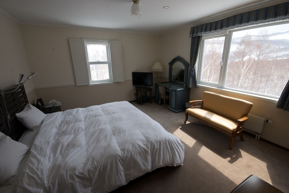 DELUXE, KING BED