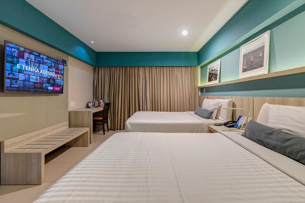ROOM, QUINTUPLE, PARTIAL SEA VIEW