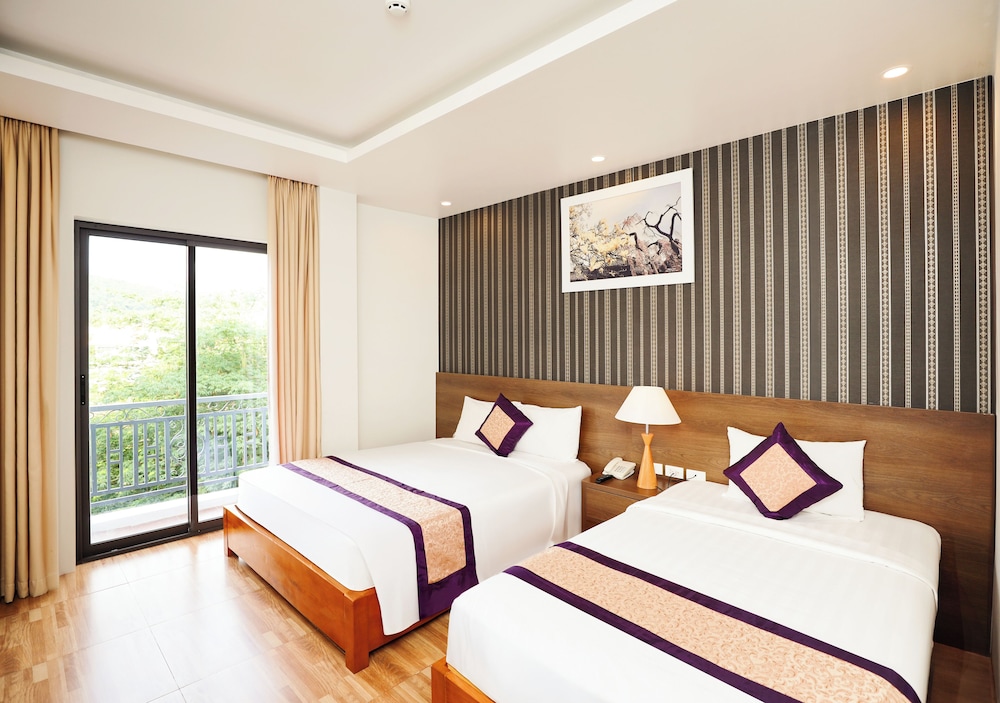 EXECUTIVE, TRIPLE, SEA VIEW