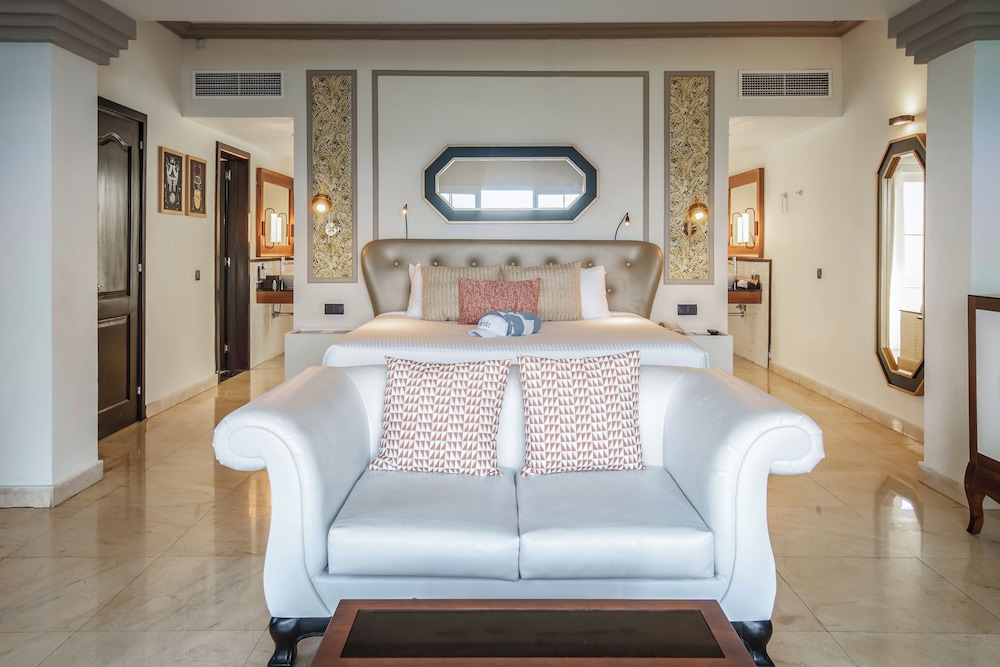 Bungalow, Single, Signature Level