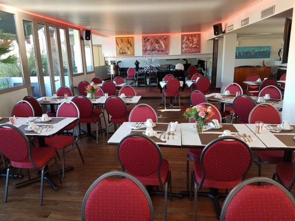 Hotel Goldstar Resort And Suites 31/50