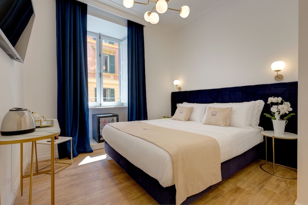 DELUXE, DOUBLE BED