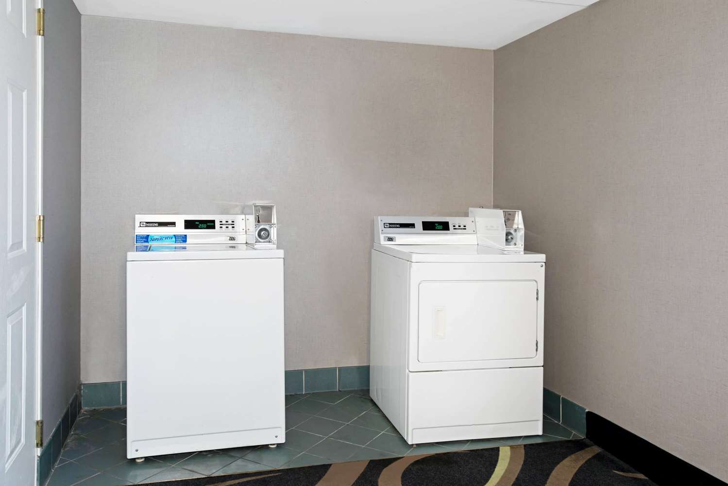 La Quinta Inn And Suites By Wyndham Tucson Airport 7/47