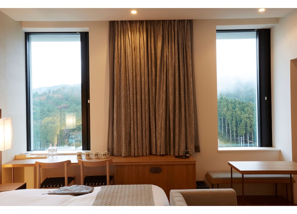 Hotel Clad 17/50