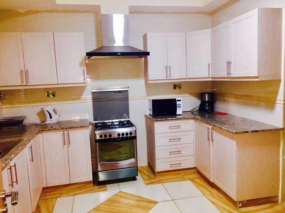 Geomara Wood Ave Park Apt 34 12/16