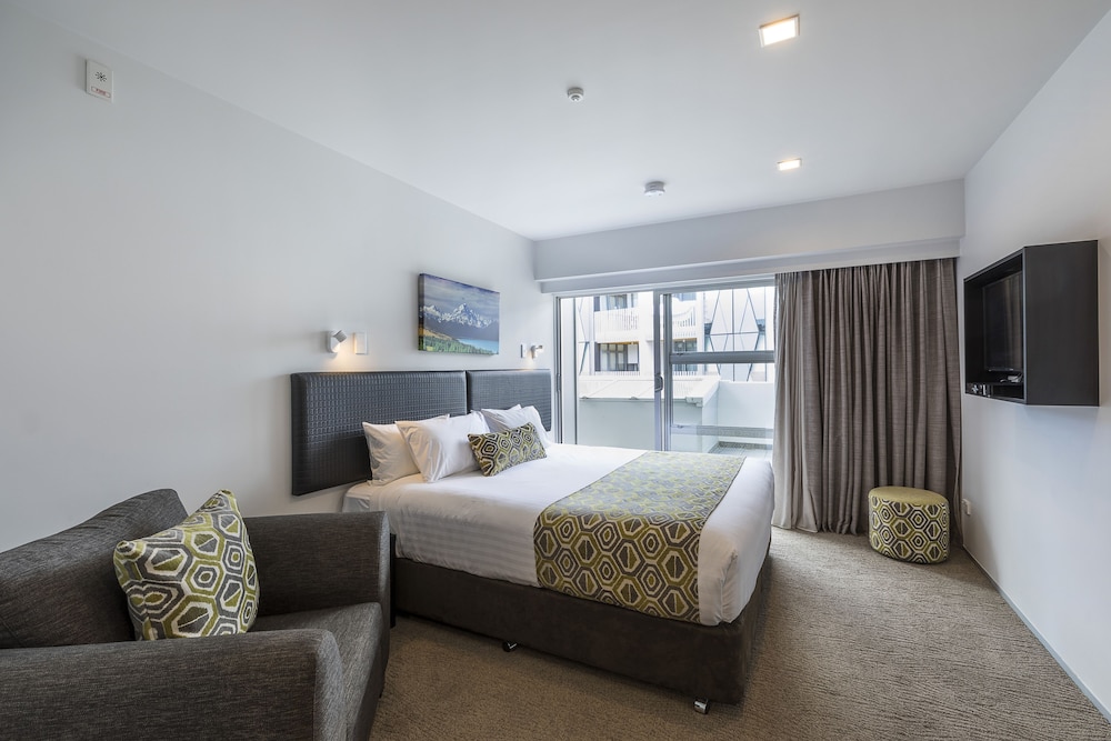 Quest Ponsonby 14/44