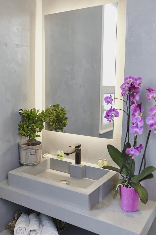 Athens Version Luxury Suites 53/70