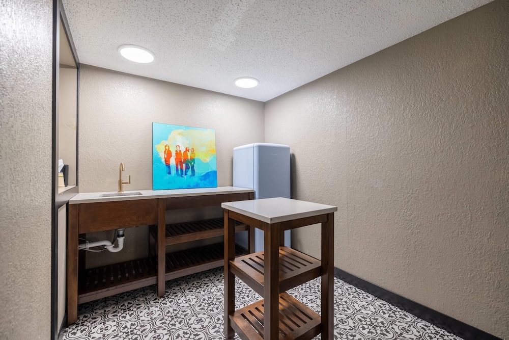 The Highlander Hotel Iowa City, an Ascend Collection Hotel 52/58