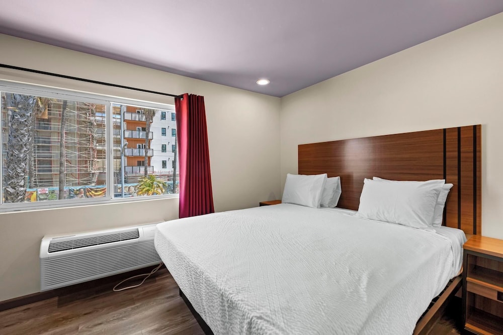 STANDARD, KING BED