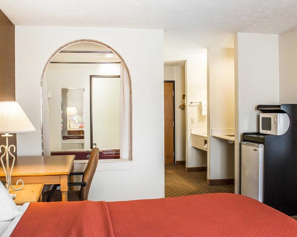 Quality Inn Elyria 31/35
