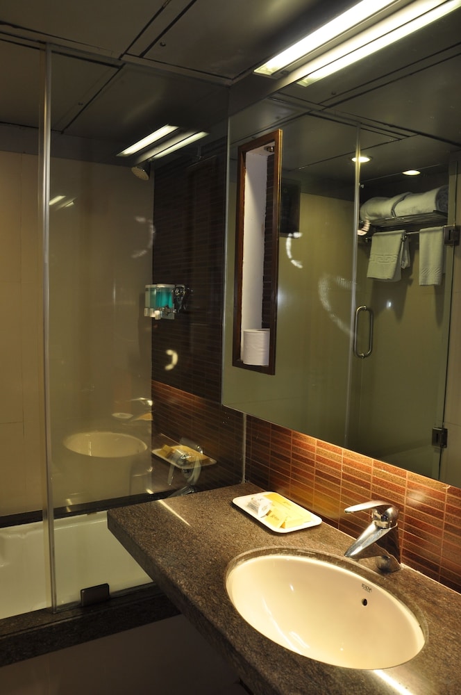 Oriental Residency Hotel 44/49