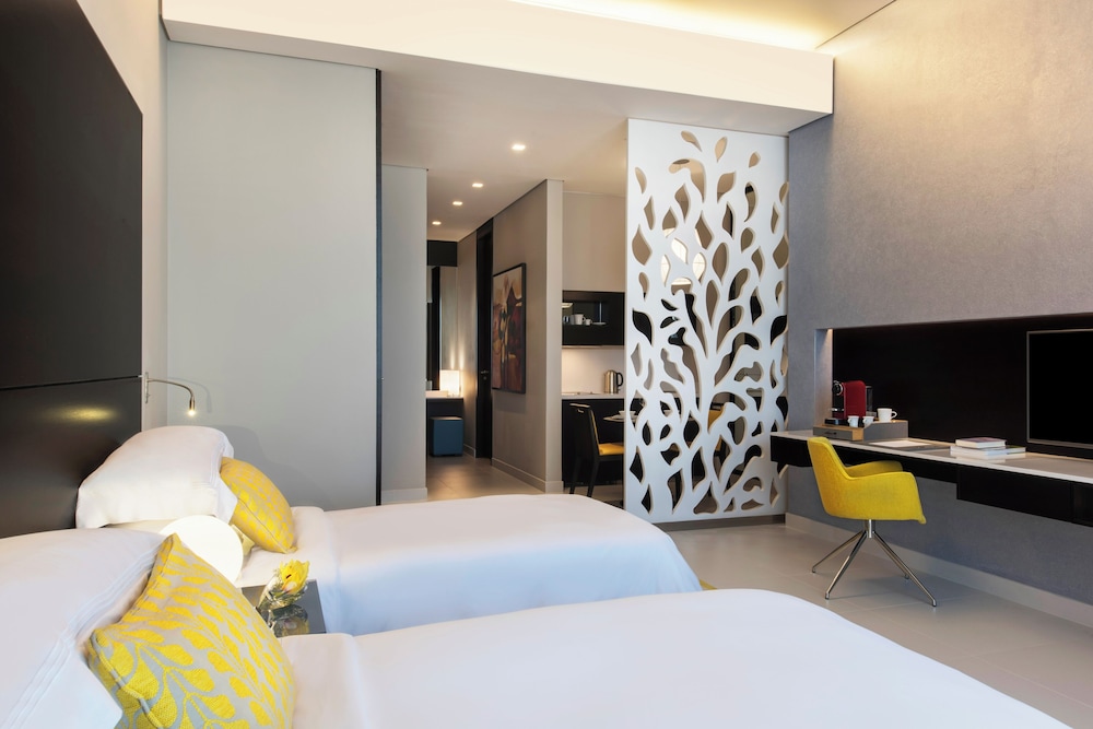 DELUXE, STUDIO, TWIN BEDS