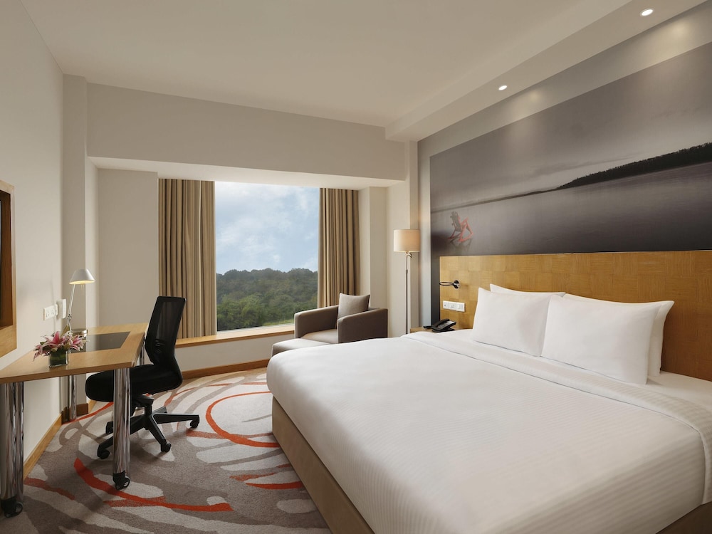 STANDARD, QUEEN BED