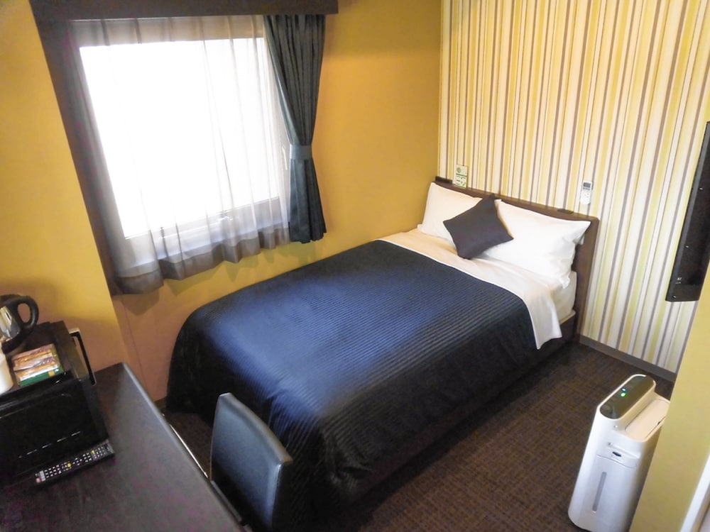 ROOM, SINGLE