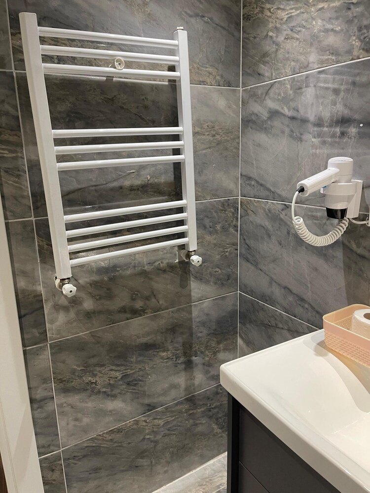 Aymira Suites 37/40
