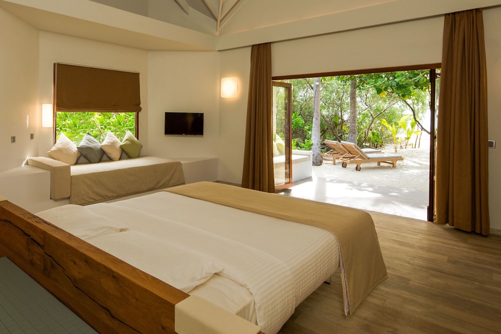Beach, Suite, King Bed, Sofa, with Pool