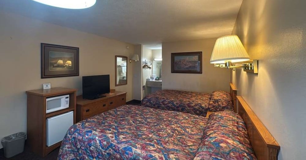 Sundowner Inn Forsyth I 94 48/62