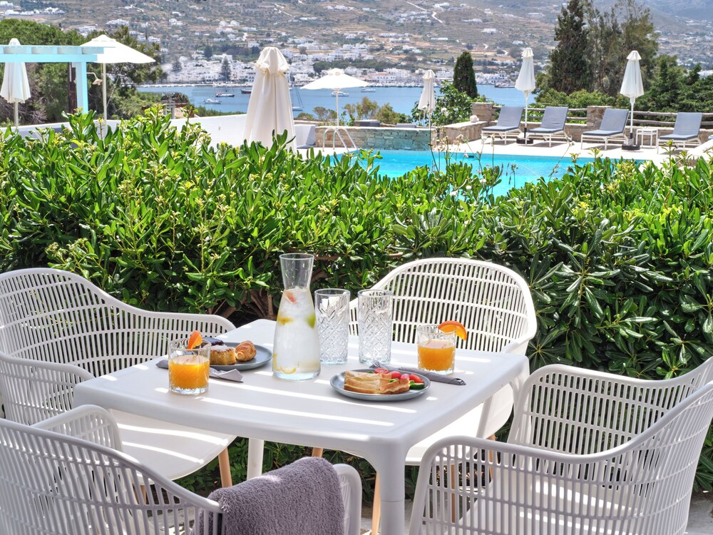 Akrotiri Hotel 49/68