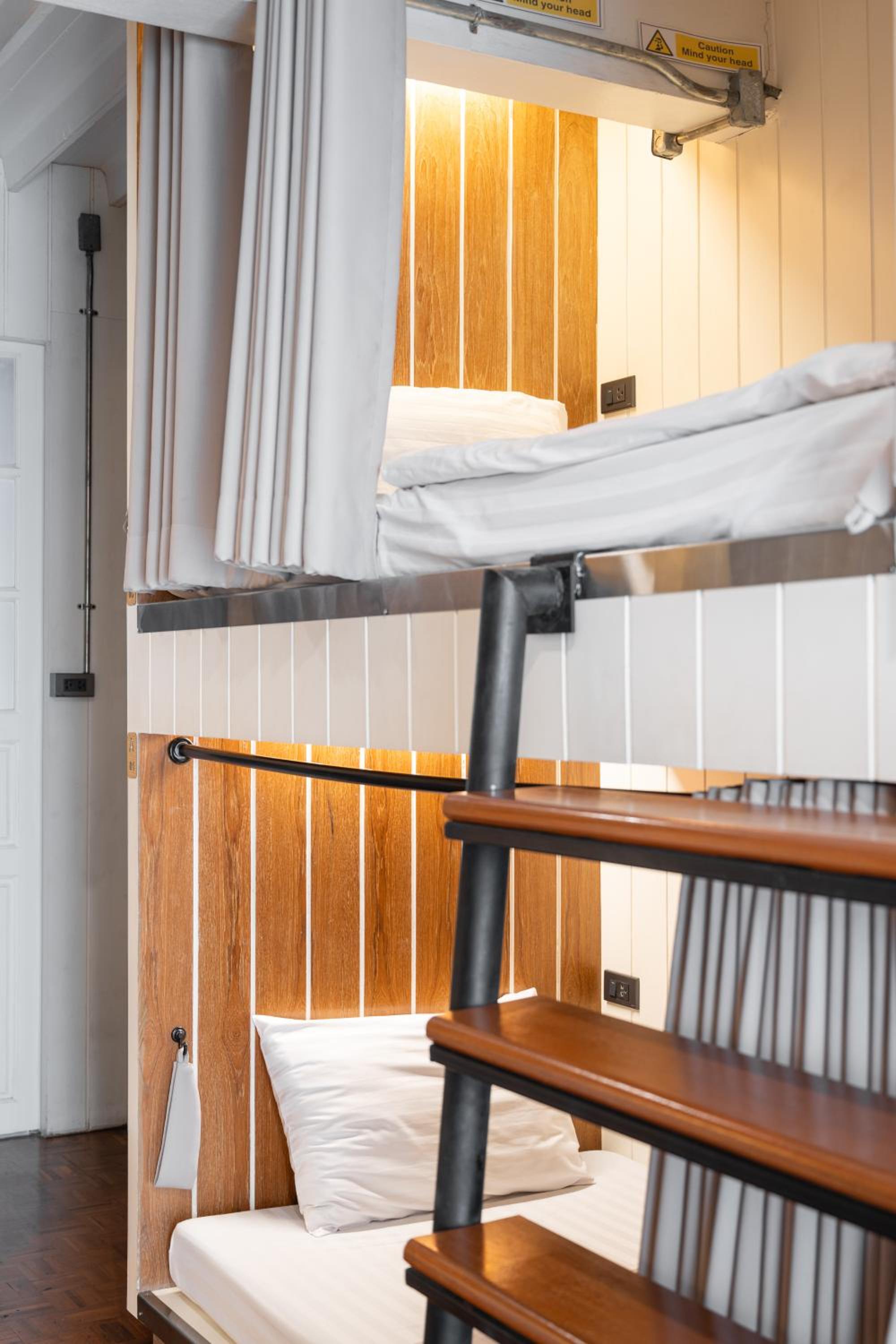 Bed Addict Hostel X Cafe 8/63