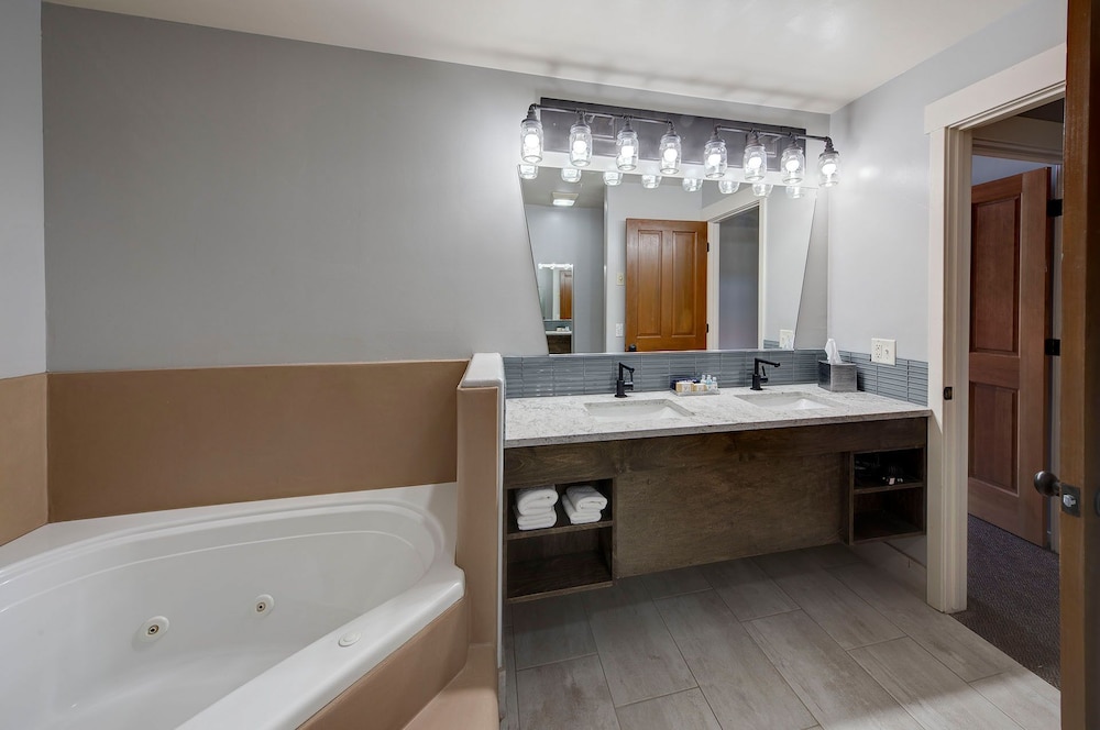 DELUXE, PENTHOUSE