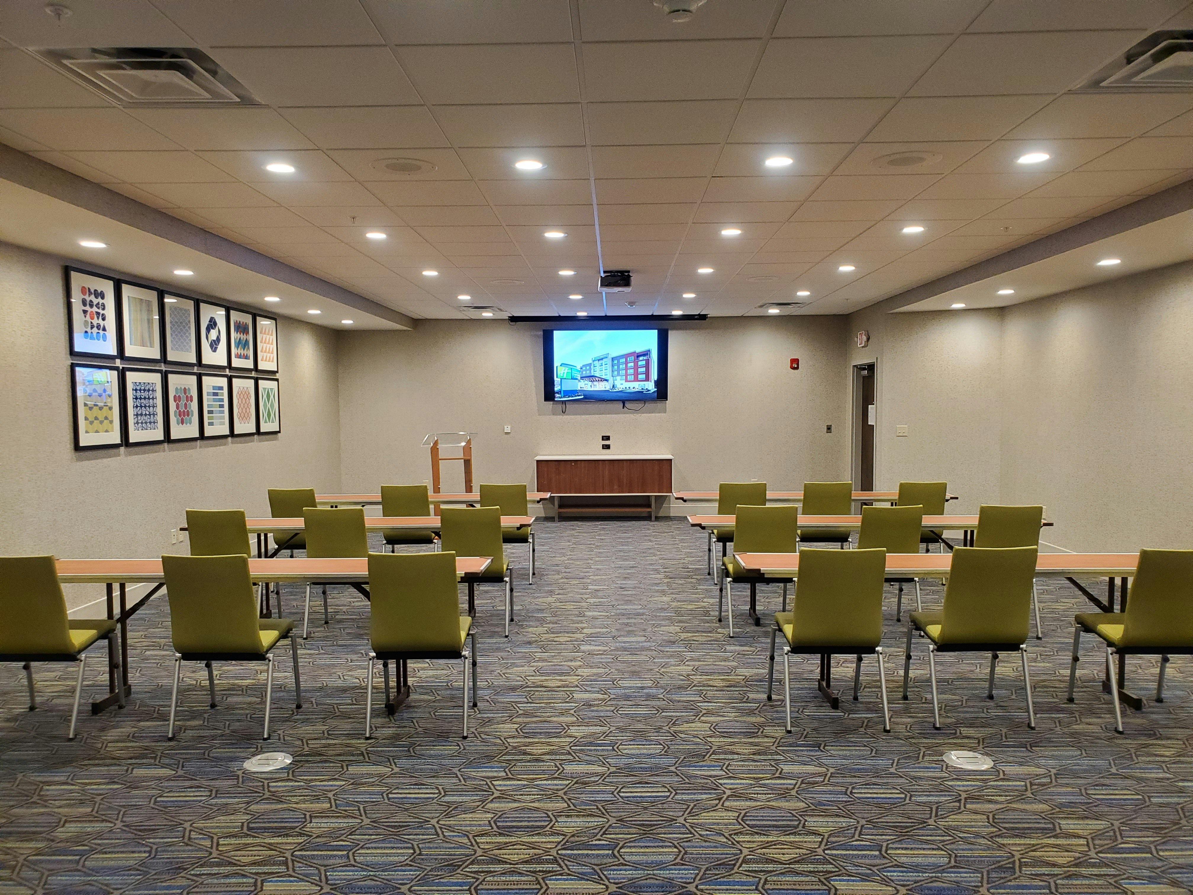 Holiday Inn Express Suites Sandusky 35/42