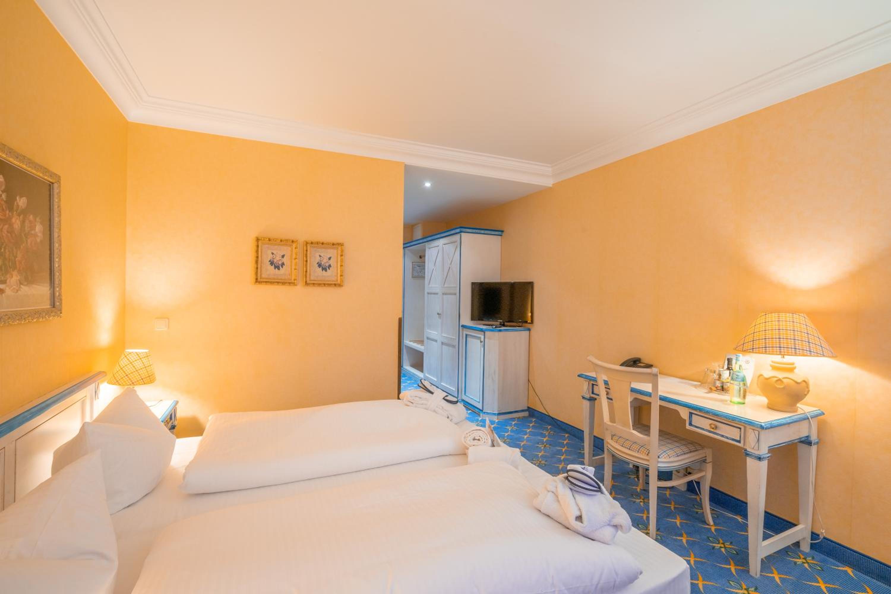 Room, King Bed, Terrace, Rugard Thermal Strandhotel 3/6