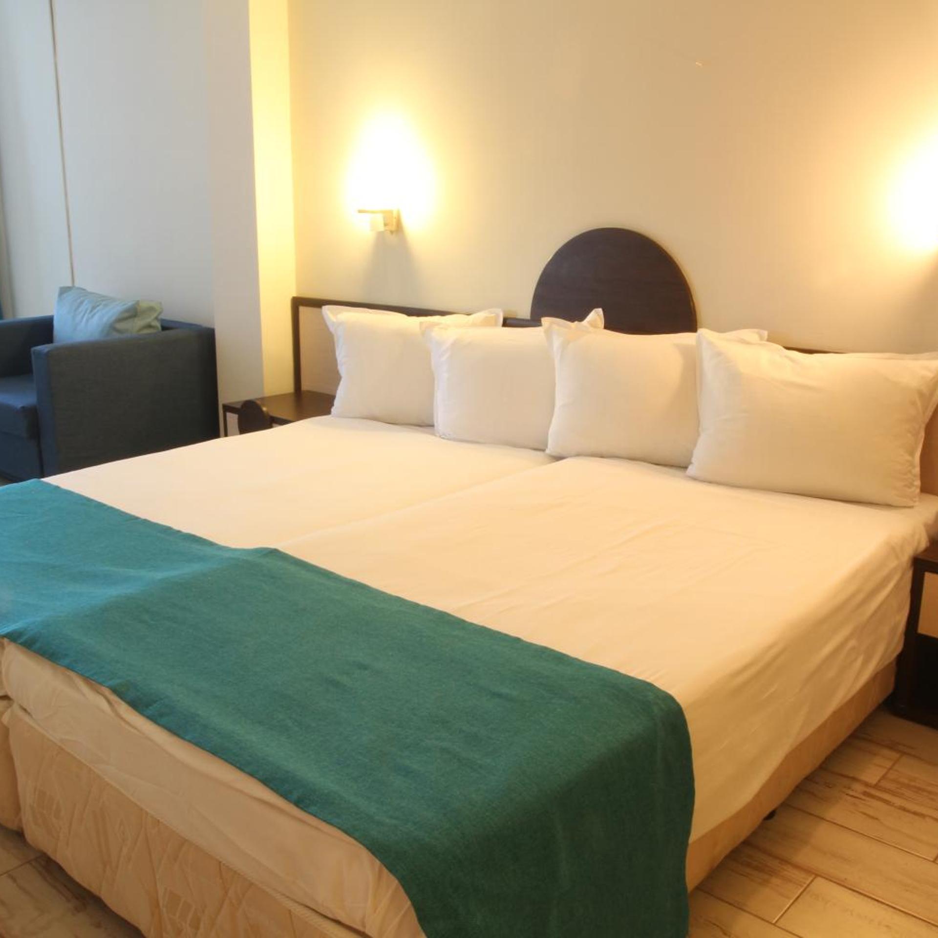 غرفة سوبيريور بسرير فردي بشرفة، Meridian Hotel 4/4