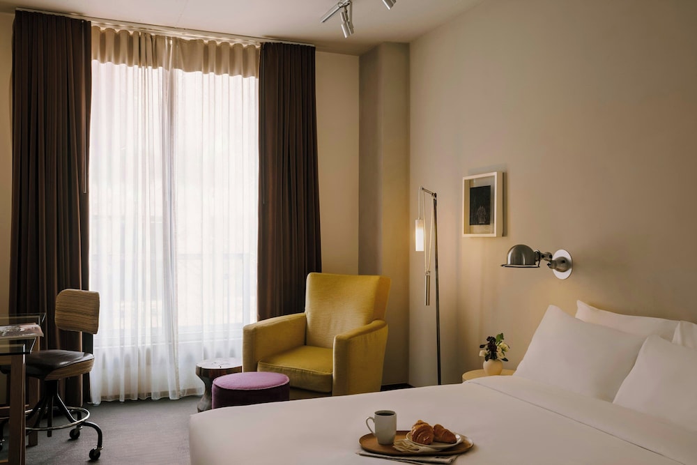 Chambers Hotel 28/70