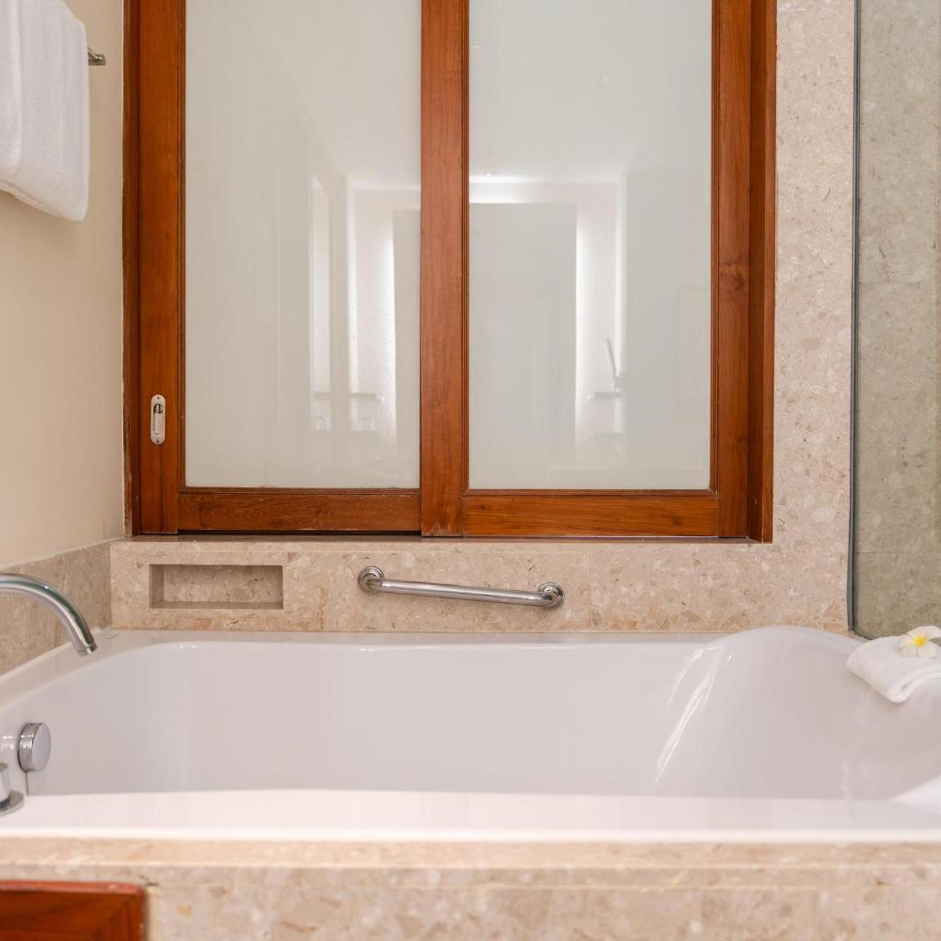 غرفة بسرير كينج بإطلالة على الحديقة بشرفة، Sheraton Hua Hin Resort And Spa 7/10