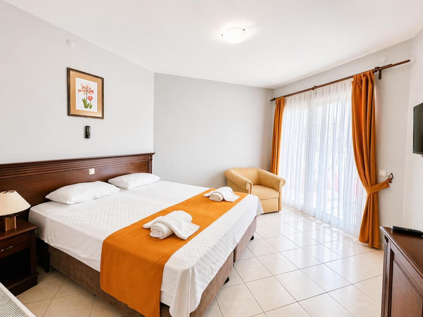 Standard, Double or Twin Bed
