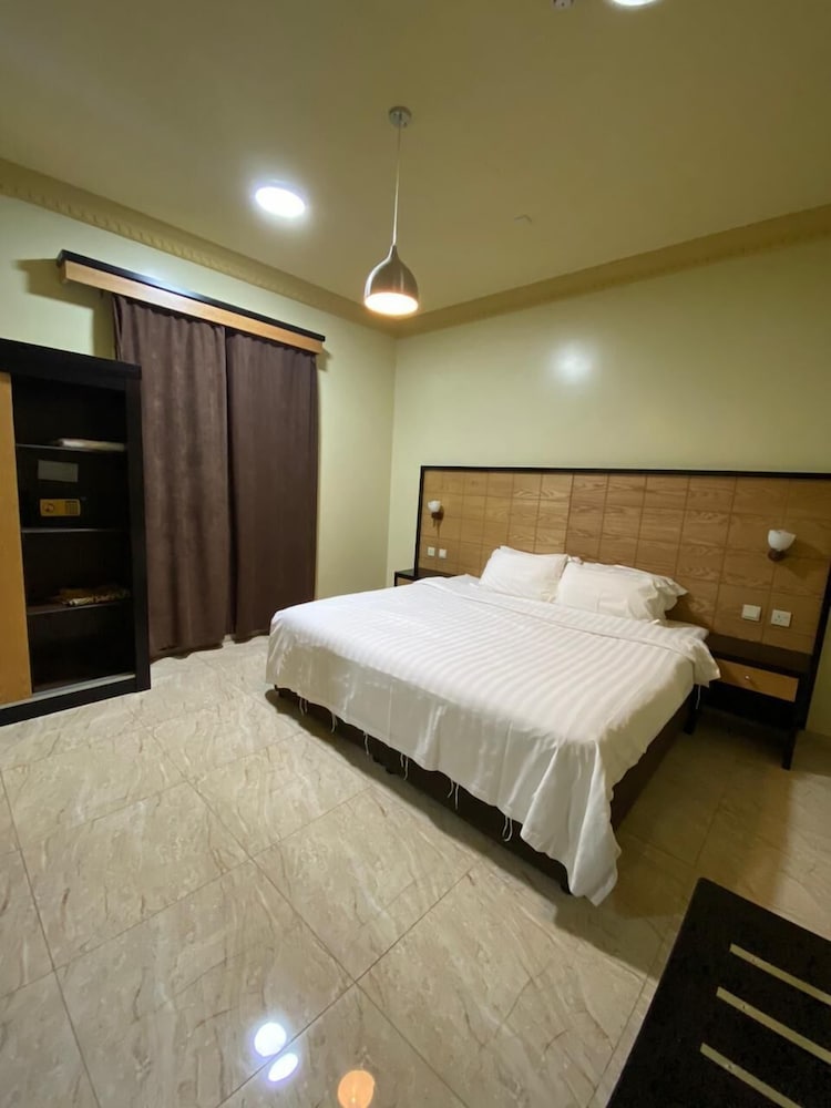 ديار البساتين للشقق الفندقية(Diyar Al Basateen Hotel Apartment) 8/17