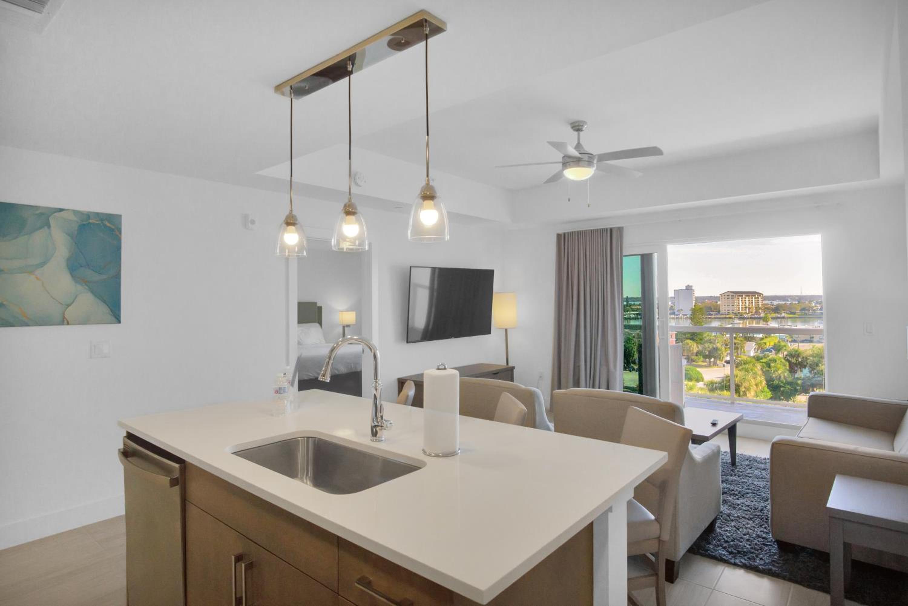 2 Bedrooms, Suite, Bay View، The Avalon Club 9/10