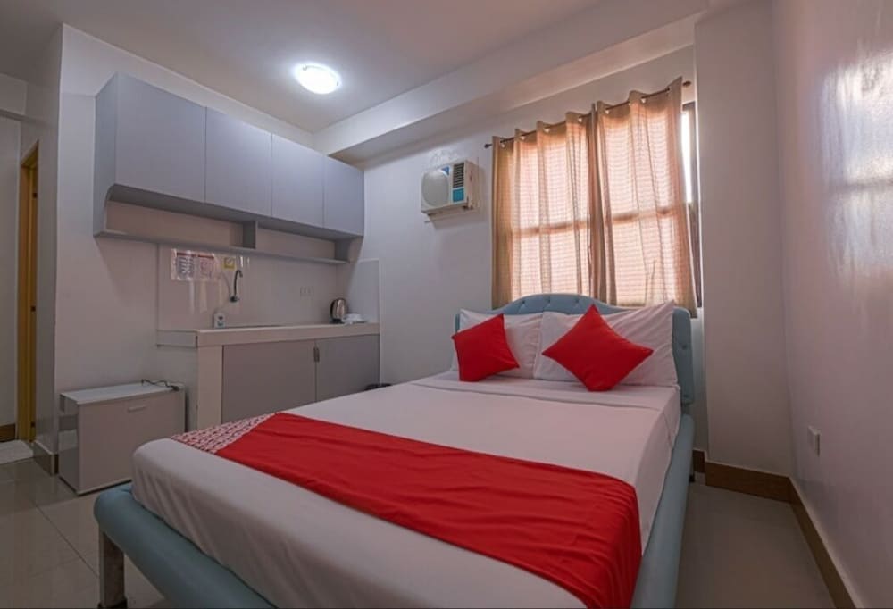 Alicia Apartment 8/23