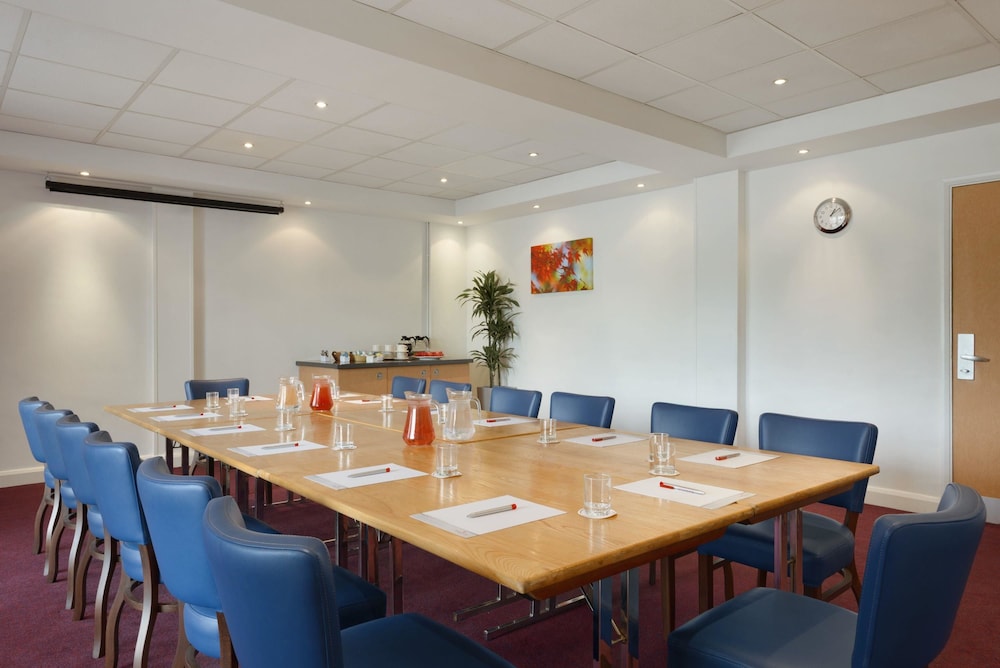 Ramada by Wyndham Wakefield 28/33
