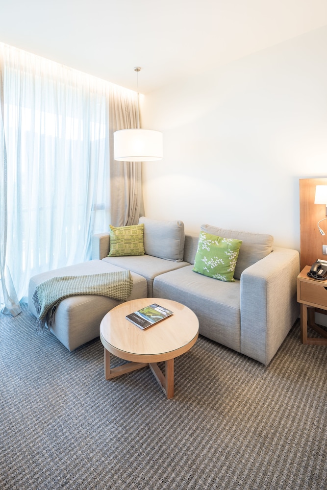 Commodore Airport Hotel 46/74
