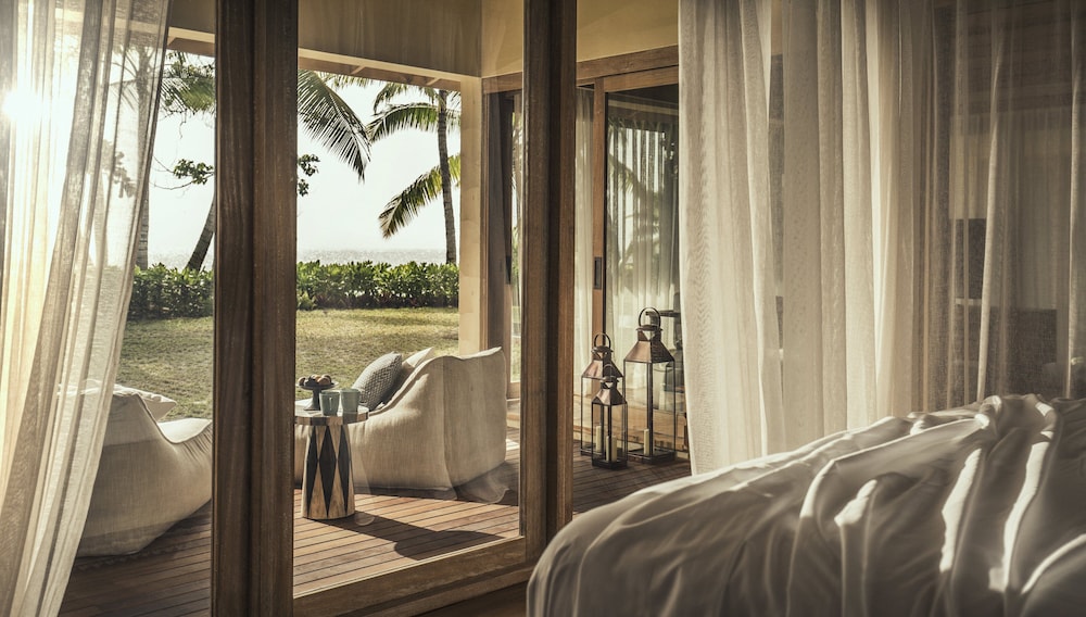 FOUR SEASONS RESORT SEYCHELLES AT DESROCHES ISLAND 10/58