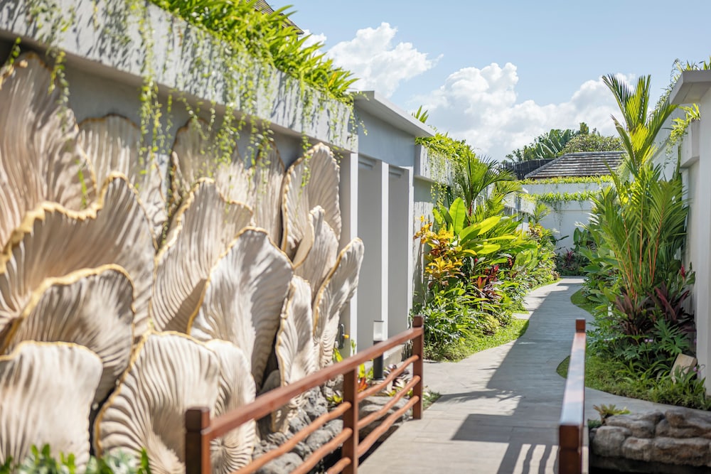 THE SAND Suites & Villas 46/50