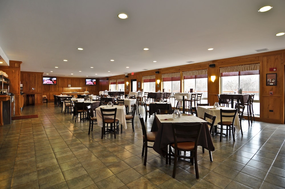 The Montcler Hotel & Conference Center 49/69