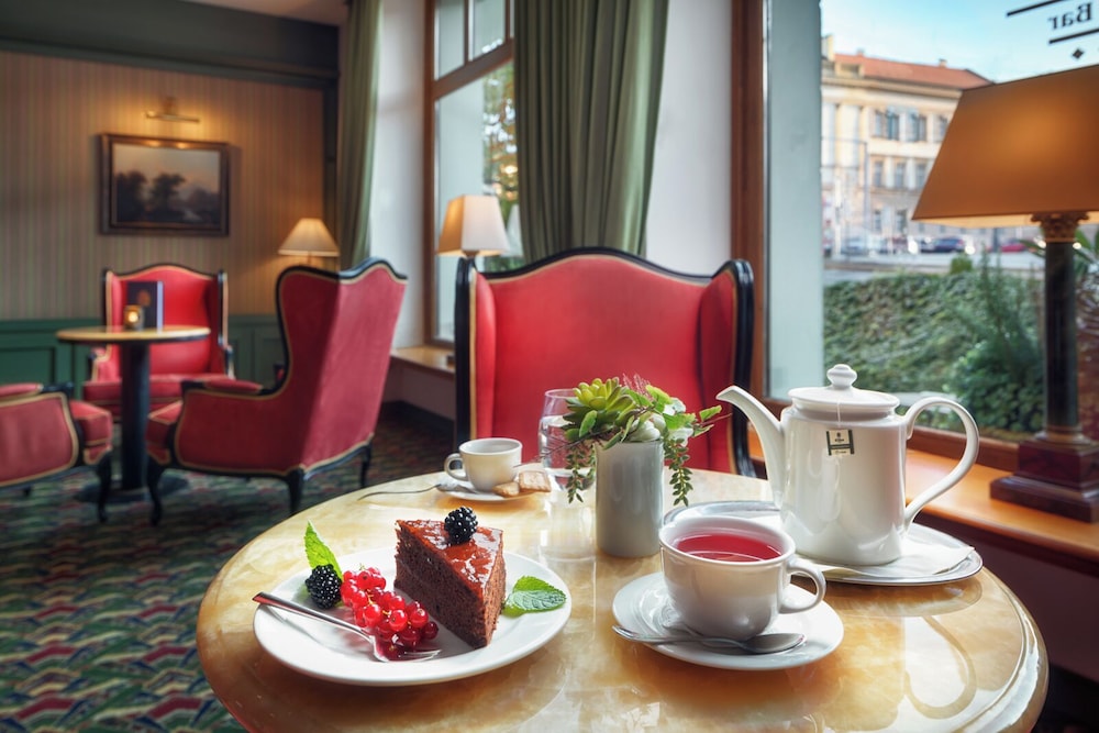 Savoy Hotel Prague 65/82
