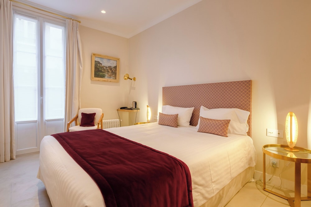 SUPERIOR, DOUBLE BED